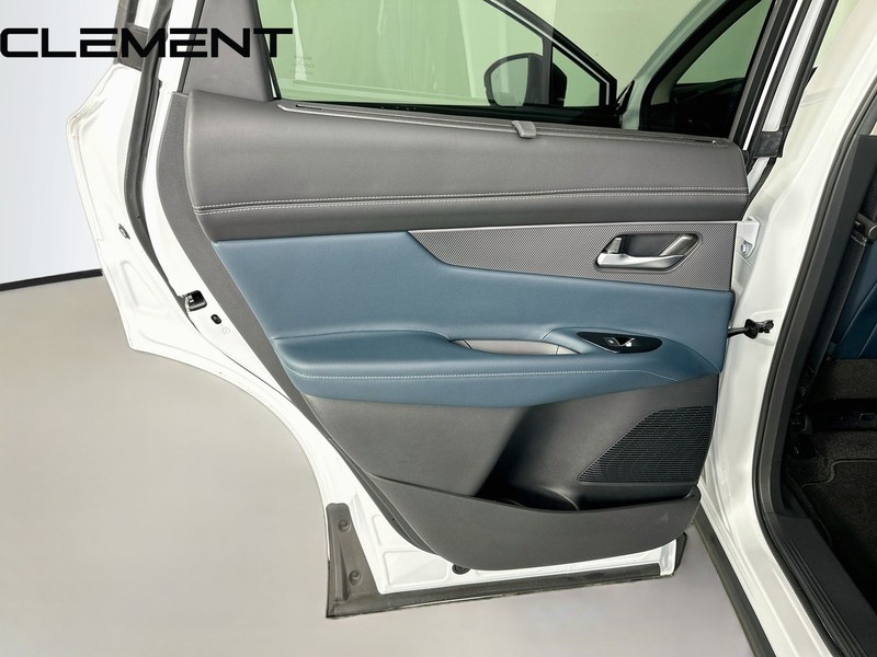 Nissan Murano Vehicle Full-screen Gallery Image 33