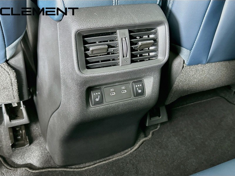 Nissan Murano Vehicle Full-screen Gallery Image 35