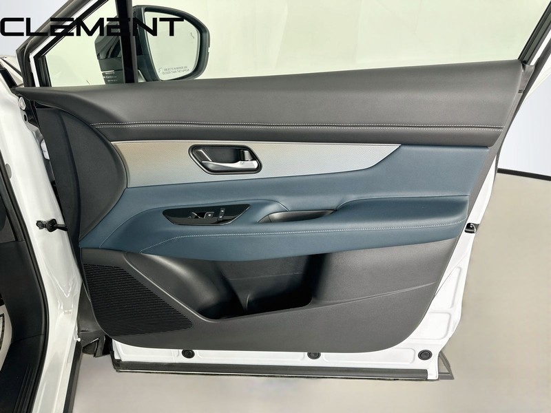 Nissan Murano Vehicle Full-screen Gallery Image 38