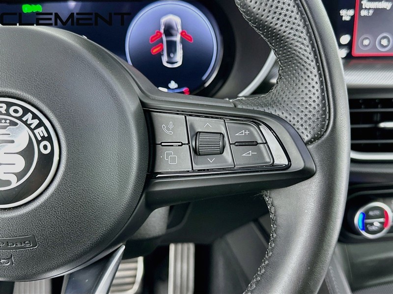 Alfa Romeo Stelvio Vehicle Full-screen Gallery Image 17