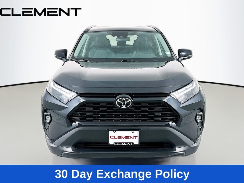 Toyota RAV4 Vehicle Full-screen Gallery Image 3