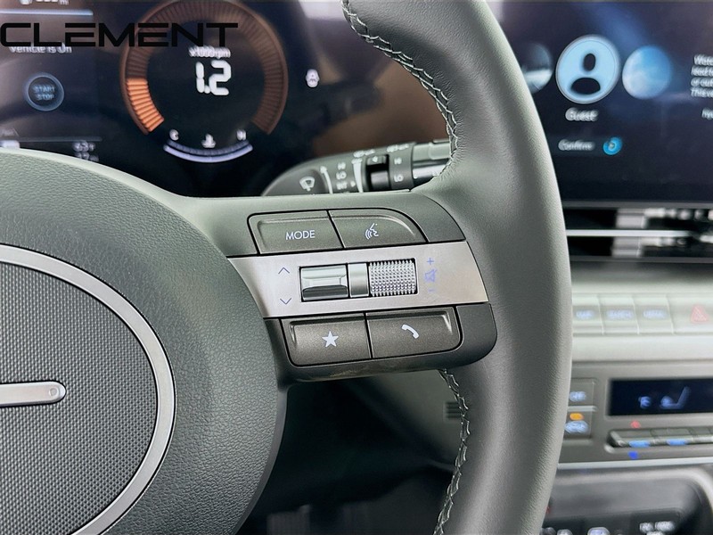 Hyundai Kona Vehicle Full-screen Gallery Image 17