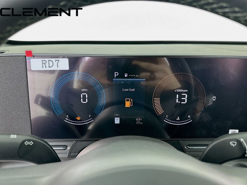 Hyundai Kona Vehicle Full-screen Gallery Image 18