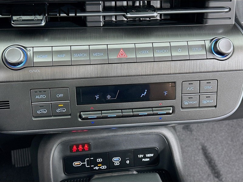 Hyundai Kona Vehicle Full-screen Gallery Image 22