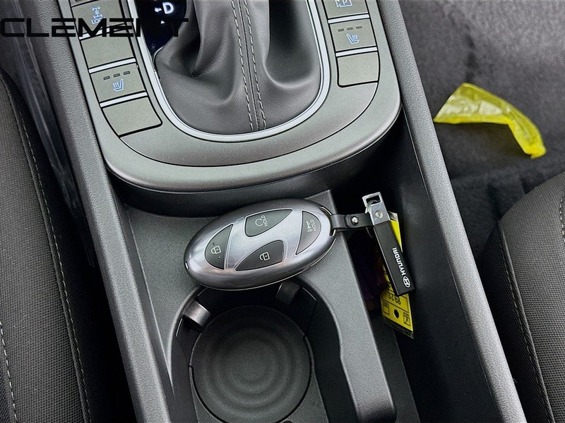 Hyundai Kona Vehicle Full-screen Gallery Image 24