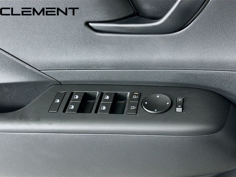 Hyundai Kona Vehicle Full-screen Gallery Image 25