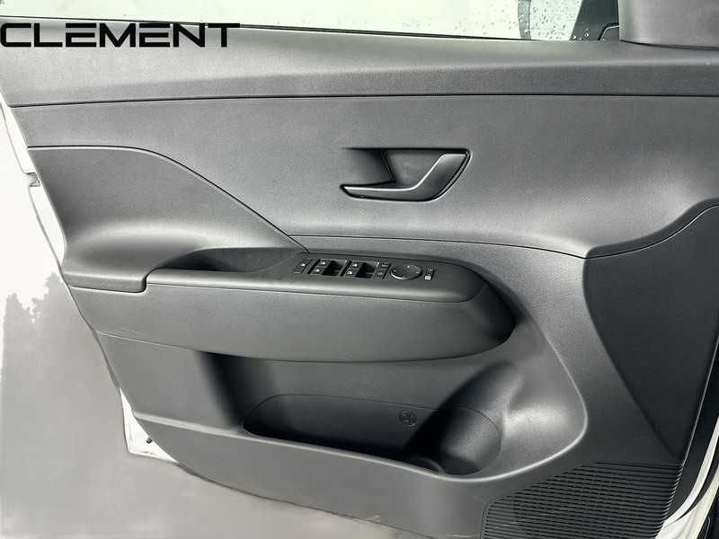 Hyundai Kona Vehicle Full-screen Gallery Image 27