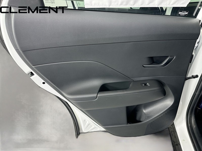 Hyundai Kona Vehicle Full-screen Gallery Image 30