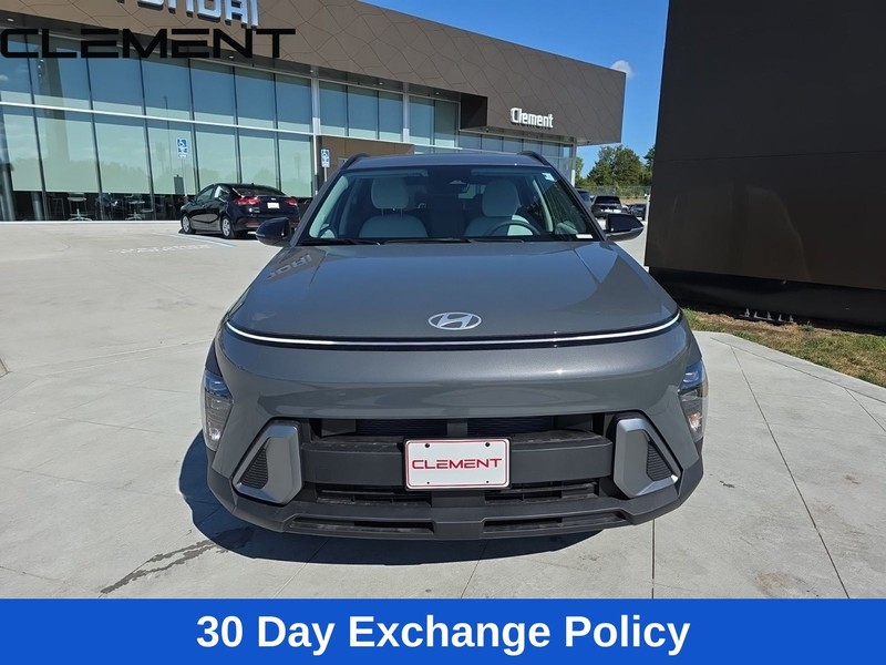 Hyundai Kona Vehicle Full-screen Gallery Image 3