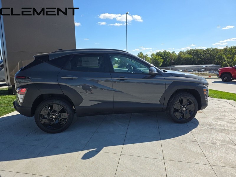 Hyundai Kona Vehicle Full-screen Gallery Image 6