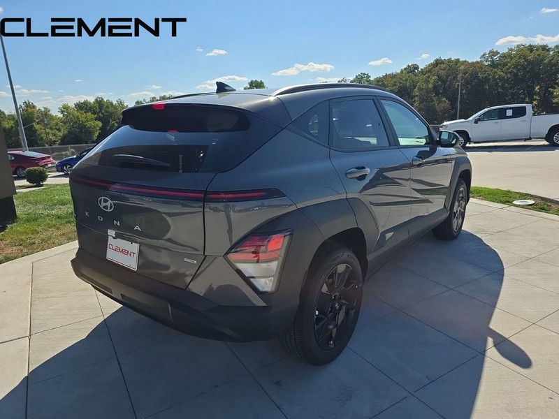 Hyundai Kona Vehicle Full-screen Gallery Image 7