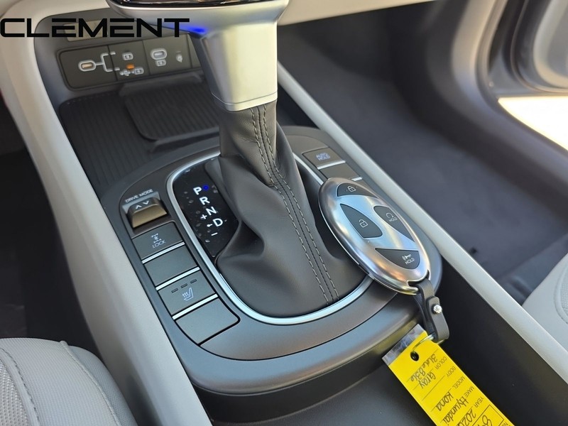 Hyundai Kona Vehicle Full-screen Gallery Image 25