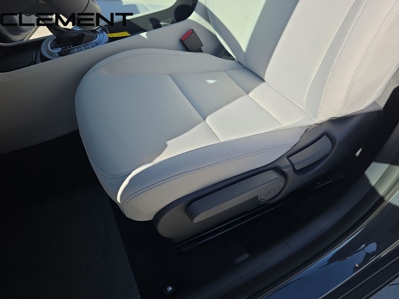 Hyundai Kona Vehicle Full-screen Gallery Image 29