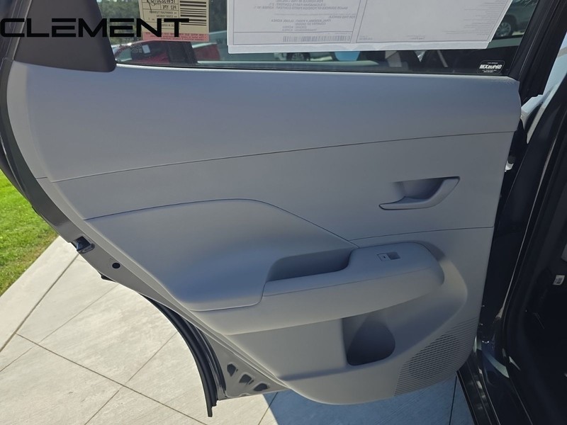 Hyundai Kona Vehicle Full-screen Gallery Image 32
