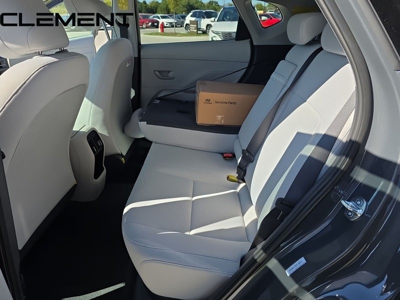 Hyundai Kona Vehicle Full-screen Gallery Image 33