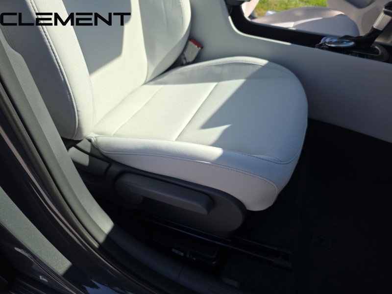 Hyundai Kona Vehicle Full-screen Gallery Image 34