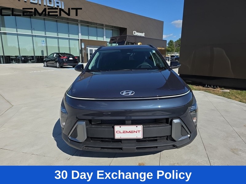 Hyundai Kona Vehicle Full-screen Gallery Image 3