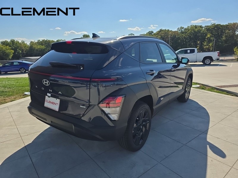 Hyundai Kona Vehicle Full-screen Gallery Image 7