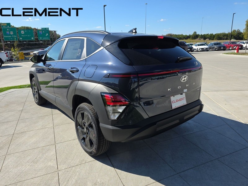 Hyundai Kona Vehicle Full-screen Gallery Image 10