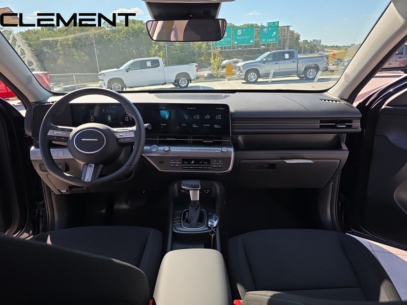 Hyundai Kona Vehicle Full-screen Gallery Image 12