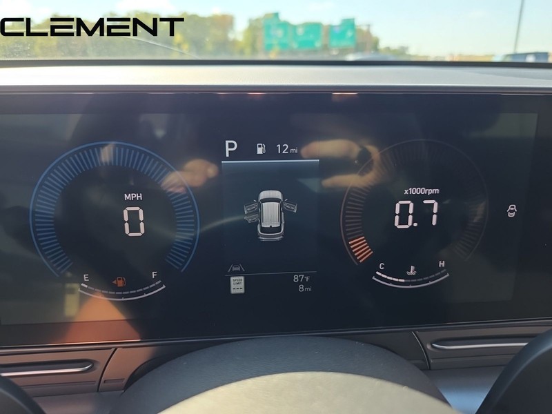 Hyundai Kona Vehicle Full-screen Gallery Image 19