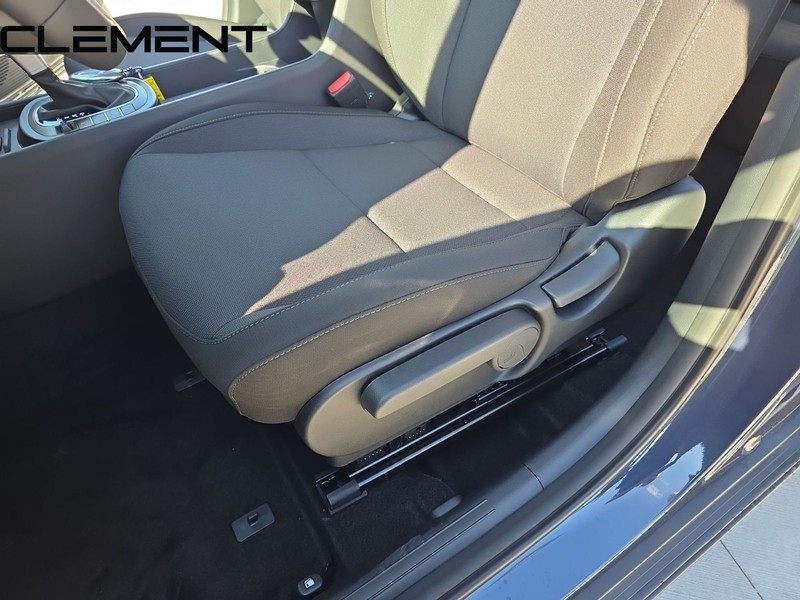 Hyundai Kona Vehicle Full-screen Gallery Image 28