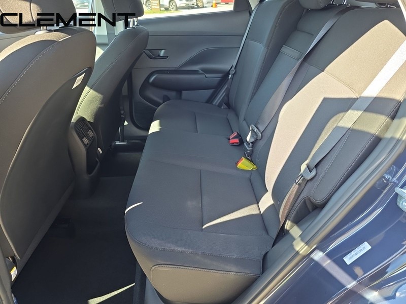 Hyundai Kona Vehicle Full-screen Gallery Image 32