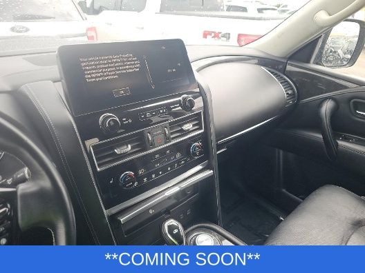 INFINITI QX80 Vehicle Full-screen Gallery Image 5