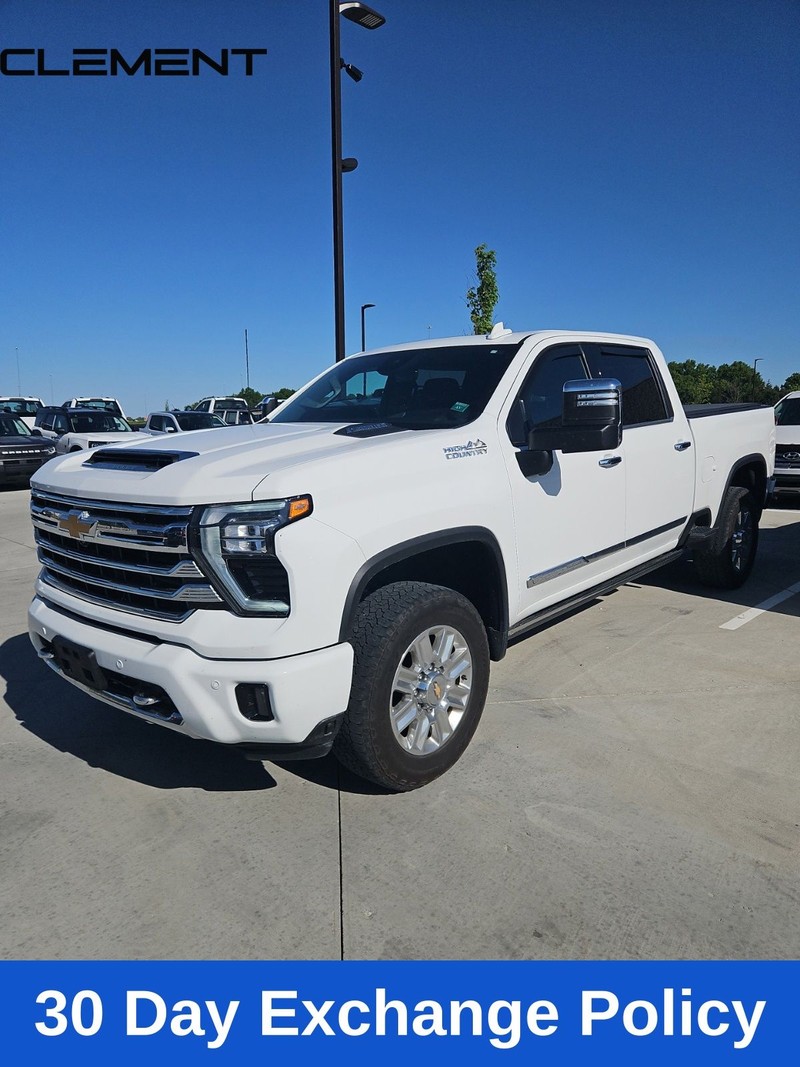 Chevrolet Silverado 2500HD Vehicle Full-screen Gallery Image 3