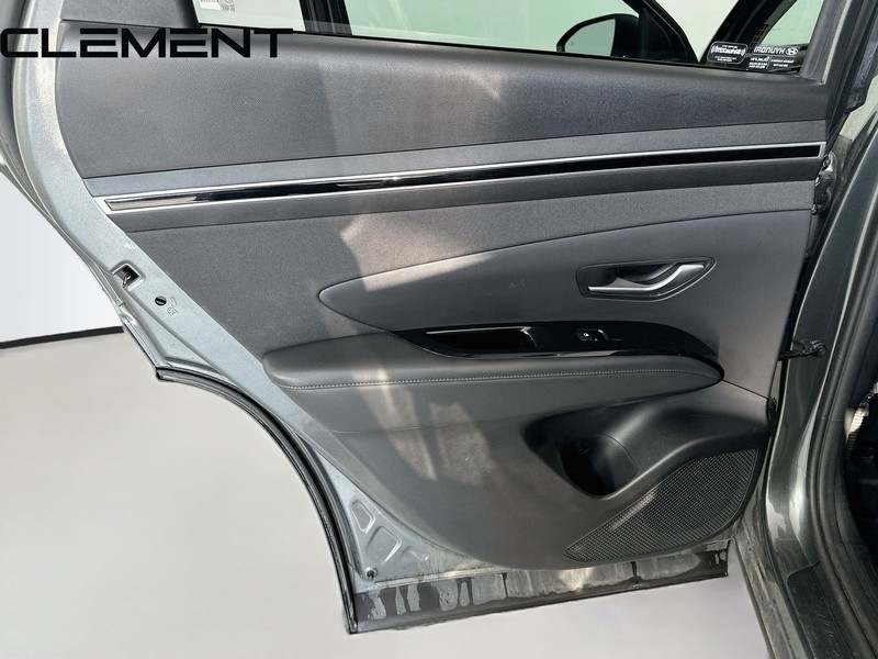 Hyundai Tucson Vehicle Full-screen Gallery Image 32
