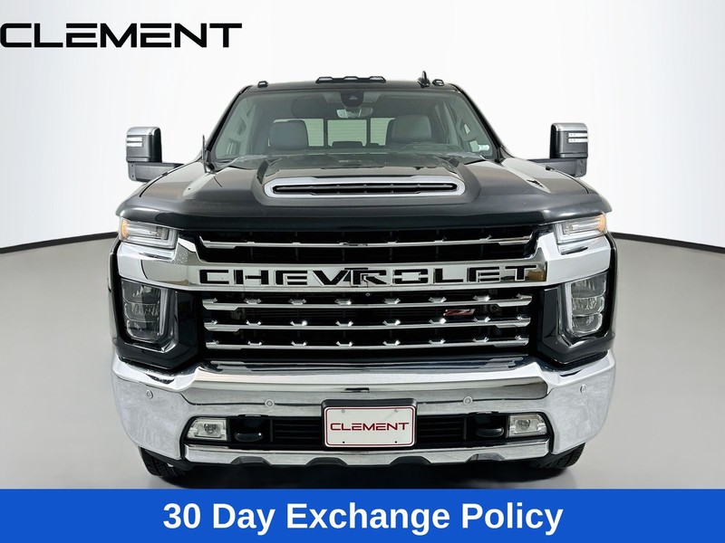 Chevrolet Silverado 2500HD Vehicle Full-screen Gallery Image 3