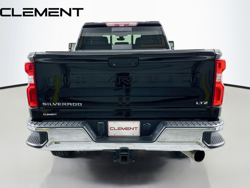 Chevrolet Silverado 2500HD Vehicle Full-screen Gallery Image 8