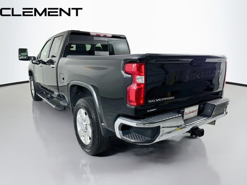 Chevrolet Silverado 2500HD Vehicle Full-screen Gallery Image 10