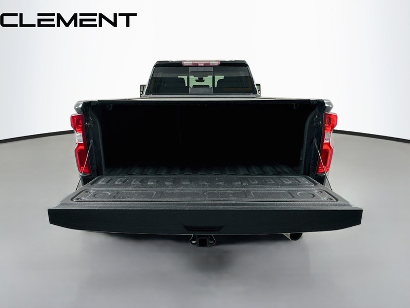 Chevrolet Silverado 2500HD Vehicle Full-screen Gallery Image 11