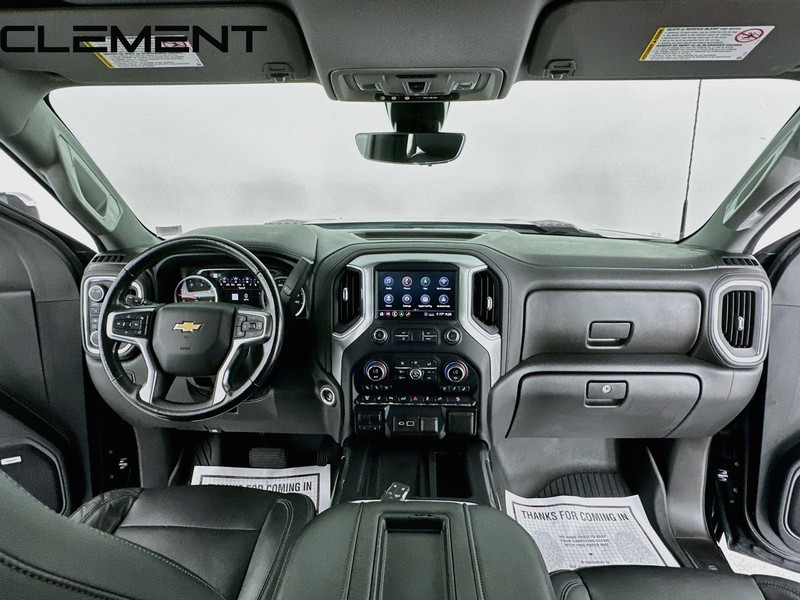 Chevrolet Silverado 2500HD Vehicle Full-screen Gallery Image 12