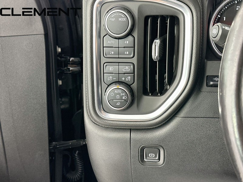 Chevrolet Silverado 2500HD Vehicle Full-screen Gallery Image 13