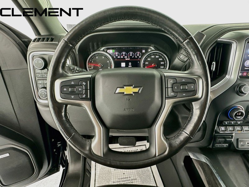 Chevrolet Silverado 2500HD Vehicle Full-screen Gallery Image 14