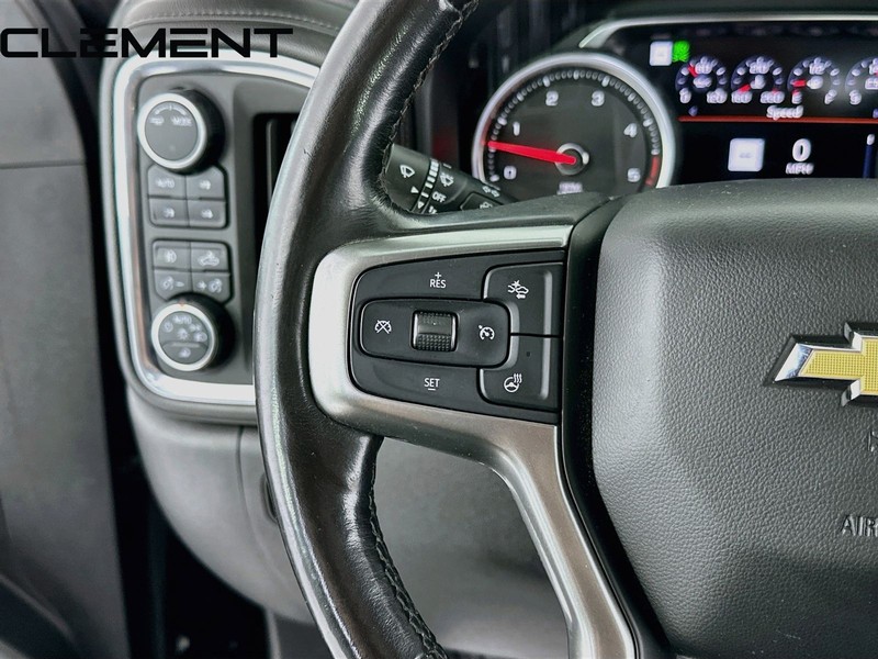 Chevrolet Silverado 2500HD Vehicle Full-screen Gallery Image 15