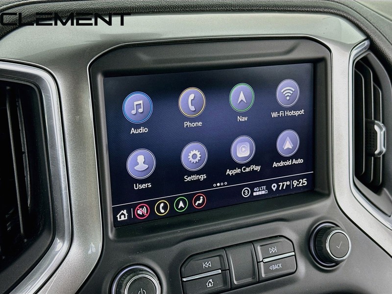 Chevrolet Silverado 2500HD Vehicle Full-screen Gallery Image 19