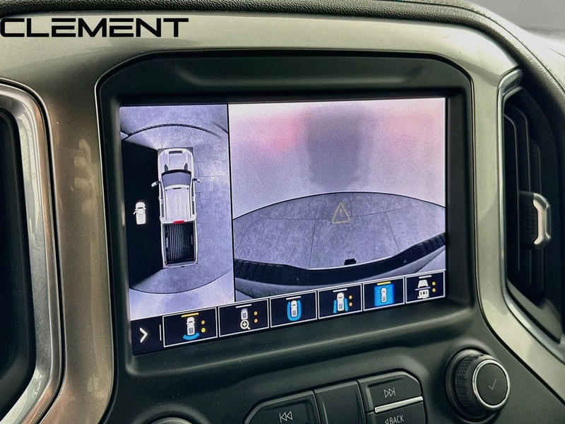 Chevrolet Silverado 2500HD Vehicle Full-screen Gallery Image 20