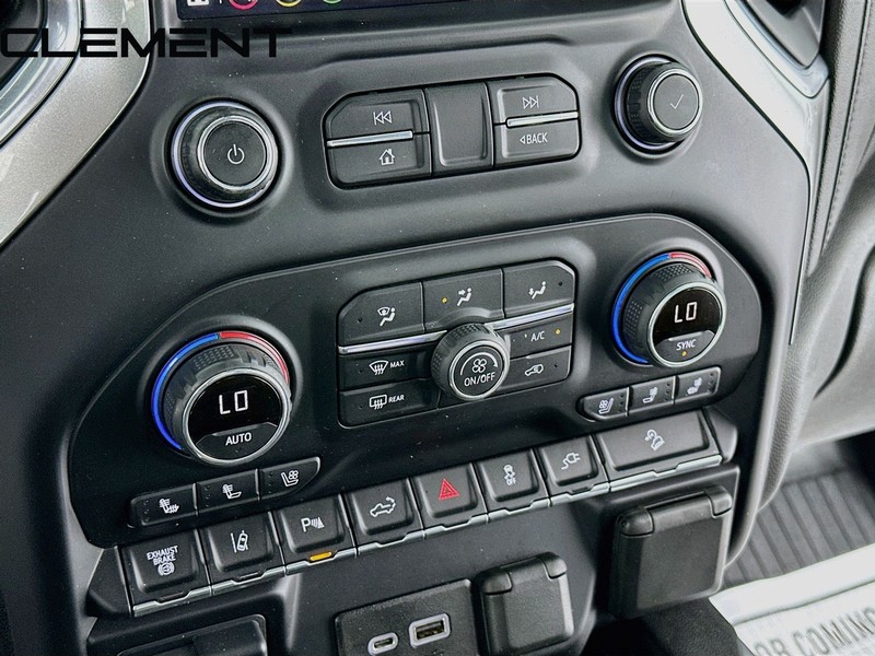 Chevrolet Silverado 2500HD Vehicle Full-screen Gallery Image 22