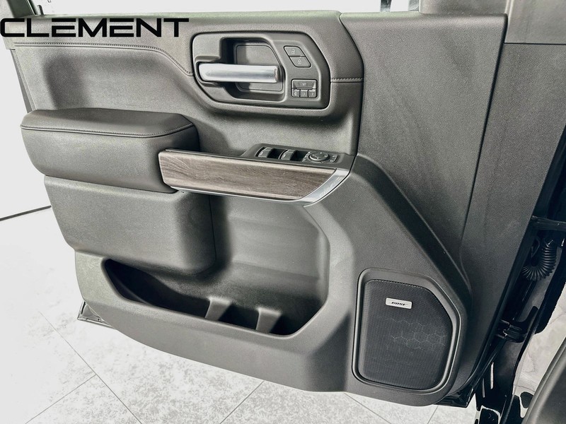 Chevrolet Silverado 2500HD Vehicle Full-screen Gallery Image 28