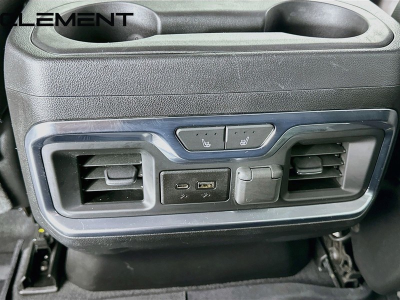 Chevrolet Silverado 2500HD Vehicle Full-screen Gallery Image 34
