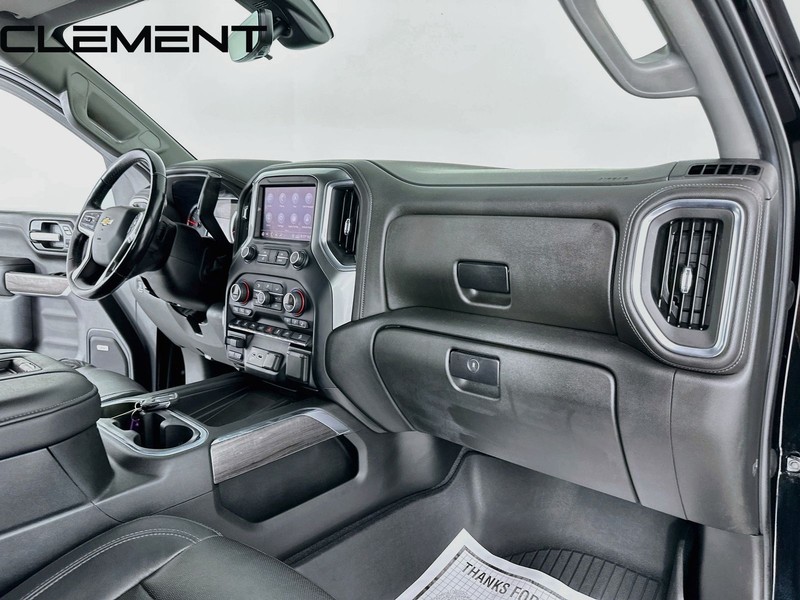 Chevrolet Silverado 2500HD Vehicle Full-screen Gallery Image 36