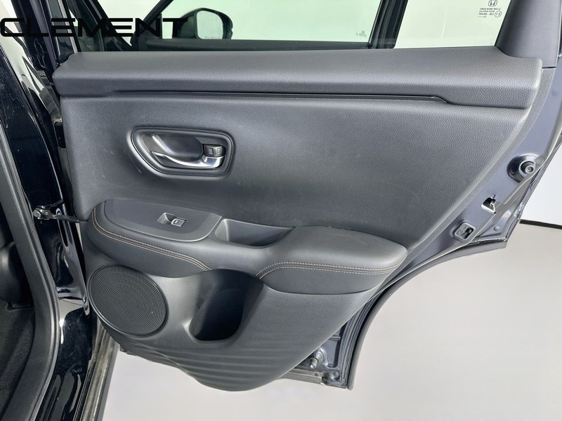 Honda HR-V Vehicle Full-screen Gallery Image 30