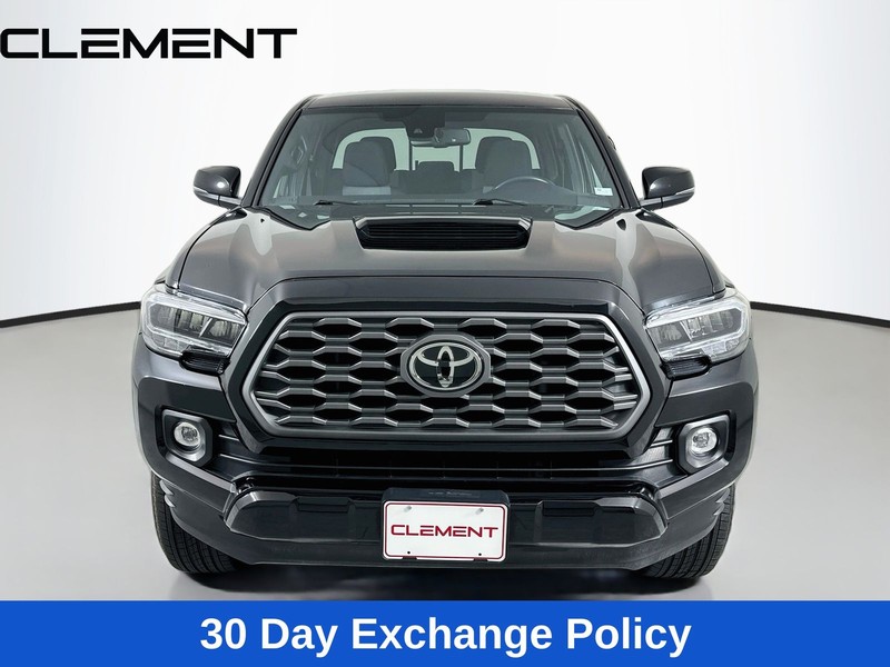 Toyota Tacoma 2WD Vehicle Full-screen Gallery Image 3