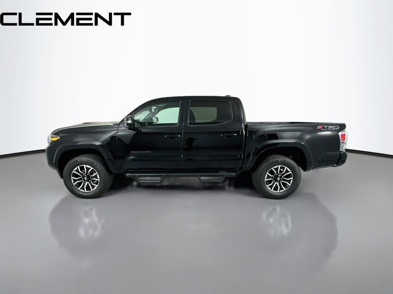 Toyota Tacoma 2WD Vehicle Full-screen Gallery Image 6