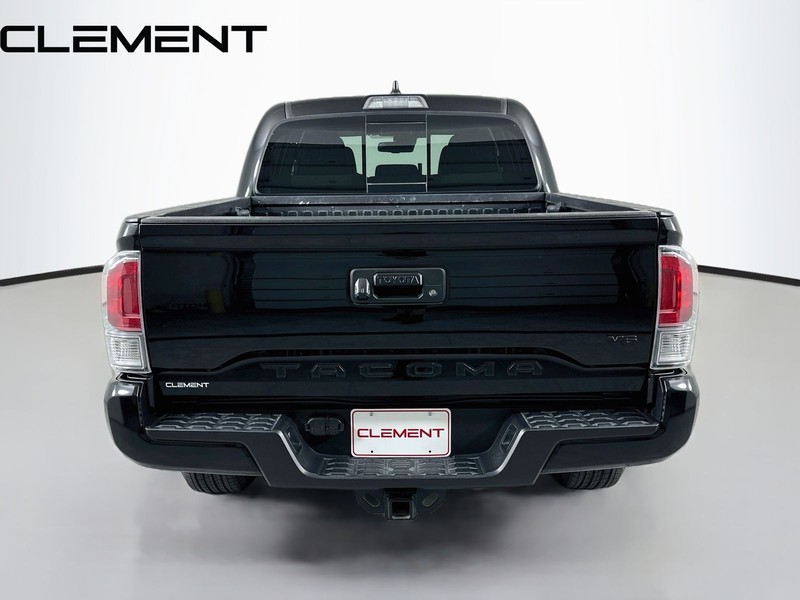 Toyota Tacoma 2WD Vehicle Full-screen Gallery Image 8