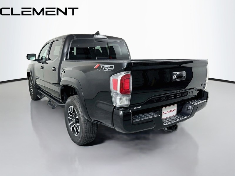 Toyota Tacoma 2WD Vehicle Full-screen Gallery Image 10