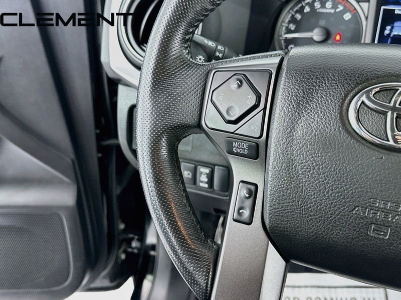 Toyota Tacoma 2WD Vehicle Full-screen Gallery Image 15
